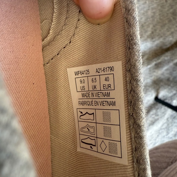 Keds Slip-On Sneakers | Size 9 | Like New - Picture 9 of 9